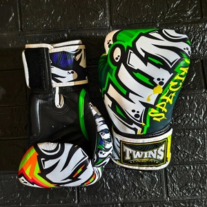 Guantes de Boxeo Twins Último Modelo, Totalmente Estampados, Profesionales de Muay Thai, Cuero Genuino de Vaca, Protección para Muñeca, con Cordones - Product Image 6