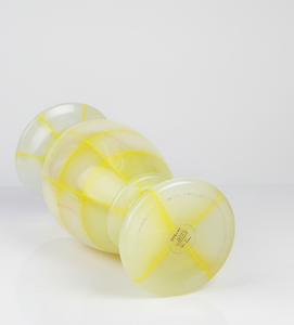 Vase Calice Élégant en Onyx Jaune - Urne en Marbre Mosaïque Faite à la Main pour Décoration de Table de Luxe et Design Intérieur Vibrant - Product Image 4