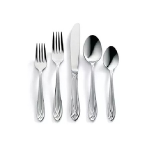 Couverts en métal pour une présentation artistique de la table, conçus pour favoriser des occasions de repas élégantes et une élégance durable à la maison - Product Image 2