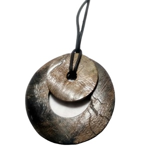 Collier en corne pour femme, design tendance, fabrication artisanale, vente en gros, corne naturelle - Product Image 1