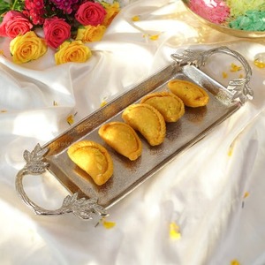Plateau de service en métal de forme originale, plat décoratif en aluminium poli, plat à fruits pour la décoration de table de mariage ou de fête - Product Image 3