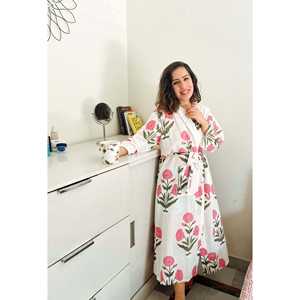 Robe de nuit élégante pour femme à imprimé poppies dansantes - Product Image 3