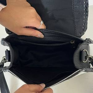 Nuevo Bolso Bandolera de Cuero de Vaca con Pelo Estilo Vintage Western, Elegante Bolso de Gran Capacidad con Concho Turquesa para Mujer - Product Image 6