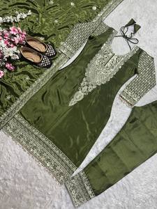 Costume de créateur moderne en soie Chinnon pure vert olive, brodé, avec dupatta lourd, idéal pour les fêtes, mariages et Diwali - Product Image 5