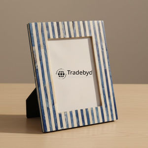 Marco de Fotos con Incrustaciones de Hueso, Diseño Creativo Hecho a Mano, con Acabado Brillante y Logotipo Personalizado - Regalo de Lujo por Tradebyd - Product Image 2
