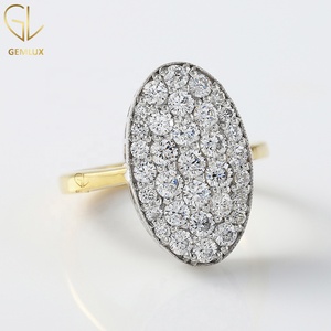 Bague sertie de diamants moissanite taille ronde, Bague Bella, Bague de fiançailles inspirée des célébrités, Bague de mariage bicolore en or 10 carats - Product Image 2