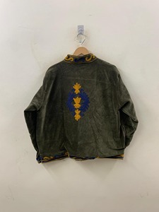 Chaqueta de Terciopelo Bordada con Cuello Mandarín, Manga Larga, Patrón Floral, Bordado a Mano, Logotipo en la Espalda, Ropa de Otoño para Adultos - Product Image 3