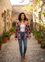 Rehaussez votre style avec une veste en velours brodée de luxe, un manteau bohème à fleurs, une veste courte pour femme faite à la main, style Suzani, pour les festivals.