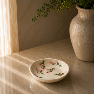Bol de service contemporain en céramique peint à la main, motif fraise mignon, finition brillante élégante, compatible micro-ondes, vaisselle de luxe, décoration de table - Product Image 1