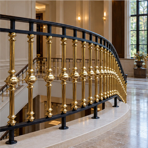 Rampe en laiton courbée avec balustres en forme de globe et accents de cadre noir, main courante et balustrade en métal - Product Image 1