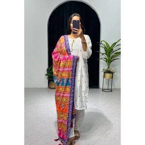 DISEÑADOR CHINON BORDADO TRABAJO TOP INFERIOR CON DUPATTA BLANCO - Product Image 1