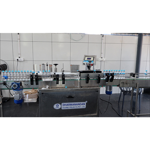 Machine d'étiquetage automatique à double face haute performance et à efficacité optimale, 120 étiquettes par minute, pour les industries de l'eau et des boissons - Product Image 1