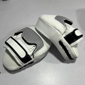 Almohadillas de enfoque de boxeo de arte marcial Muay Thai Kick personalizadas, mitones de perforación, almohadillas de mano de entrenamiento, mitones de enfoque de boxeo - Product Image 5
