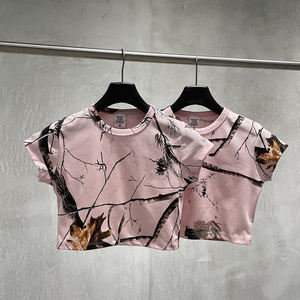 Crop top à imprimé camouflage rose pour femme, manches courtes, col rond, coupe ajustée, t-shirt décontracté, respirant, en coton tricoté, écologique - Product Image 3