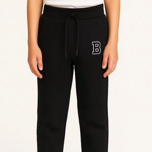 Pantalon de survêtement pour enfants – Tissu extensible doux et confortable avec taille réglable par cordon de serrage, coupe ajustée pour une liberté de mouvement facile - Product Image 1