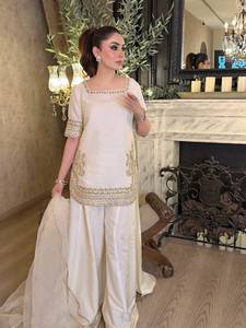 Conjunto de diseñador con hermoso bordado de lentejuelas, top de viscosa chinon con pantalón y dupatta, completamente cosido y listo para usar. - Product Image 1