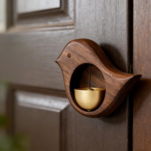 Campana de puerta para pájaros de madera hecha a mano |   Timbre rústico de madera para puerta |   Campana Decorativa Colgante para Puerta de Entrada del Hogar - Product Image 5
