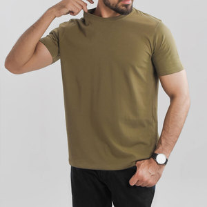 Ensemble t-shirt et short pour homme, nouvelle mode, tissu durable, respirant, tendance, prix raisonnable, haute qualité. - Product Image 5