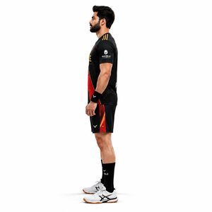 Maillot de handball personnalisé pour homme, séchage rapide, imprimé numériquement, col en V, coupe ajustée, noir et rouge, bande diagonale, poly-spandex extensible 200 GSM, pour équipe - Product Image 3
