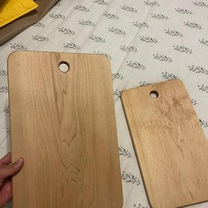 Juego de 3 tablas de cortar de madera de acacia con borde festoneado, bandeja decorativa ondulada para servir charcutería, para decoración de cocina estilo rústico. - Product Image 3