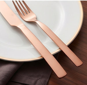Juego de cubiertos de oro rosa mate, diseño minimalista, metal resistente al óxido, perfecto para bodas. - Product Image 5