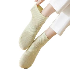 Chaussettes de sport de haute qualité pour hommes et unisexes, chaussettes habillées d'automne, logo personnalisé, mélange de coton, design de couleur personnalisé, résistance aux accrocs, ODM - Product Image 1
