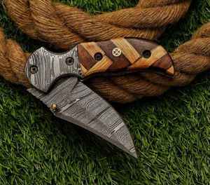 Couteau à lame fixe en acier Damas forgé à la main, manche en bois d'olivier avec mosaïque de clous - Qualité industrielle, multifonctionnel, service OEM, pour l'extérieur - Product Image 2