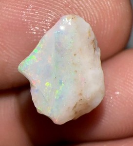 Ópalo Natural Australiano de 5.40 Quilates, Ópalo Multifuego de Coober Pedy, Gema en Forma Fantasía, Precio al por Mayor, Piedra en Bruto - Product Image 2
