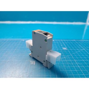 Protecteur de circuit Mitsubishi CP30-BA CP30-BA 7A, utilisé comme pièce détachée pour équipement semi-conducteur Legacy - Product Image 2