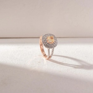 Bague de fiançailles en or rose 14 carats avec diamant de laboratoire jaune fantaisie taille coussin 0,71 carat, double halo, pavé, personnalisable, OEM, vente en gros - Product Image 2