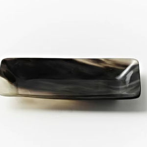 Bandeja de Servir Hecha a Mano, Estilo Rústico Moderno, Tamaño Personalizado, Apta para Alimentos, con Aspecto Natural, Diseño Animal, Hecha de Cuerno de Búfalo Natural Lacado - Product Image 1