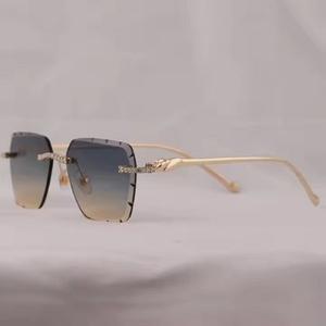 Lunettes de soleil de luxe unisexes de créateur, multicolores, ornées de diamants Moissanite, idéales pour un usage quotidien - Product Image 2