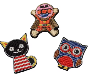 Broche brodée sur mesure de luxe de haute qualité, insignes faits à la main, artisanat détaillé, à coudre, en relief 3D - Product Image 1