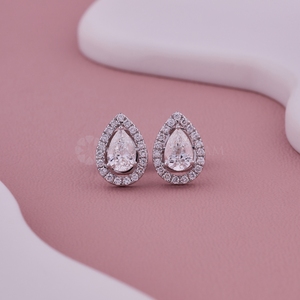 Boucles d'oreilles en diamant rond et en forme de poire de la marque New Look, diamant cultivé en laboratoire, en or blanc pour femmes, provenant d'un fournisseur indien. - Product Image 1
