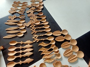 Cuillère à mélanger en bois naturel artisanal écologique en forme de tournesol, ustensile de cuisine, cuillères à aliments extra longues - CARYLN - Product Image 3