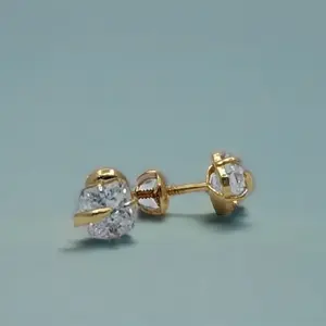 Élégantes boucles d'oreilles clous en or jaune 22 carats avec diamant solitaire rond classique, fermoir à vis sécurisé, bijoux raffinés - Product Image 3