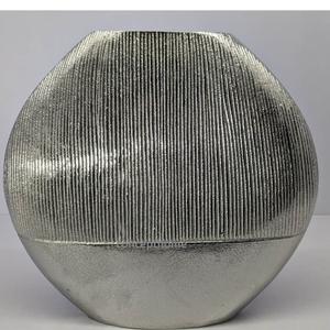 Vases et pots en laiton modernes de luxe, personnalisables, pour la décoration de bureau et de jardin, faits à la main, concept écologique pour la maison - Product Image 5