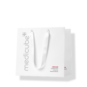 Borsa Shopping Medicube Age R White di Alta Qualità, Riutilizzabile, Media Capacità, Prodotta in Corea con Motivo a Lettere - Product Image 1