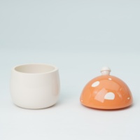 Ensemble de sept pièces en polyrésine en forme de champignon pour accessoires de salle de bain avec distributeur de savon à pois et porte-brosse WC