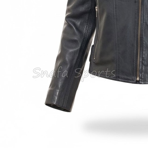 Chaqueta de cuero elegante para mujer, atuendo moderno y a la moda diseñado para una personalidad segura de sí misma y un look urbano audaz para el día a día. - Product Image 4