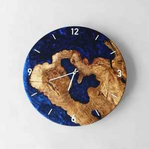 Reloj de Pared de Resina Epoxi Azul Galáctico de Lujo, con Borde Natural de Madera, Redondo, Silencioso, para Decoración Moderna del Hogar u Oficina - Product Image 1