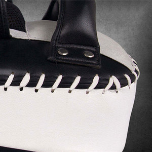 Équipement de boxe en cuir et PU personnalisé de qualité supérieure, bouclier de protection pour les pieds, durable, respirant, respectueux de l'environnement, pour l'entraînement - Product Image 3