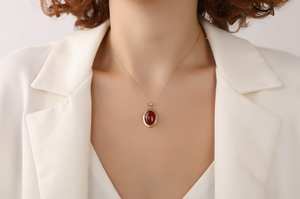 Collar Infantil con Gema Ovalada de Cornalina, Plata de Ley 925, Chapado en Oro de 14K, Colgante Natural Curativo, Joyería Elegante - Product Image 5