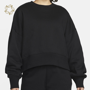 Sweat-shirt court unisexe noir en molleton 100 % coton biologique, coupe classique, col rond minimaliste, manches régulières, tricoté uni - Product Image 1
