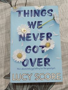 CHOSE QUE NOUS N'AVOINS JAMAIS ECRIVIES par Lucy Score, roman émotionnel contemporain en couverture souple sur l'amour, par Lucy Score - Product Image 2