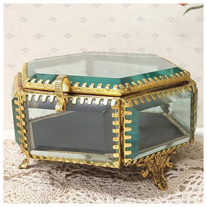 Boîtes à bijoux modernes en verre biseauté en laiton |   Boîte de rangement pour bijoux en verre, fabriquée à la main, en laiton antique moulé sous pression, couleur et dimensions personnalisées - Product Image 2