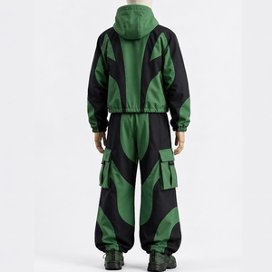 Conjunto Deportivo Personalizado de Dos Piezas con Capucha en Verde y Negro, Chaqueta con Cremallera y Pantalones Jogger Cargo, Unisex - Product Image 5