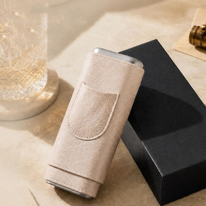 Estuche de puros de cuero de lujo con cortador integrado y artesanía en cuero genuino para amantes de los puros, en venta. - Product Image 2