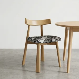 Chaise de salle à manger moderne en bois avec dossier incurvé et assise rembourrée imprimée pour café, cuisine, restaurant et mobilier de maison - Product Image 2