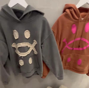 Sudadera con Capucha de Diseño con Pedrería, Sudadera de Lujo con Cristales Brillantes, Ropa de Moda Urbana Moderna, Estilo Vintage con Pedrería - Product Image 4
